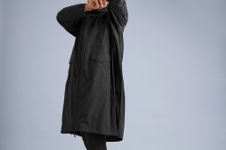 Red Original Men's Pursuit Waterproof Lightweight Changing Robe Jacket - Obsidian Black